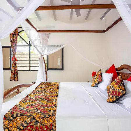 디아니 해변 Zarafa House B&B 외부 사진